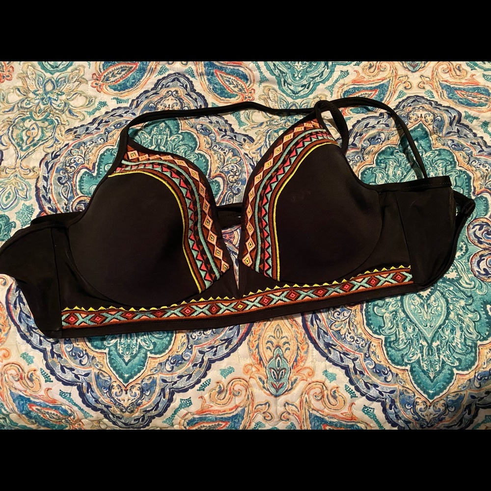 Women’s underwire swim top